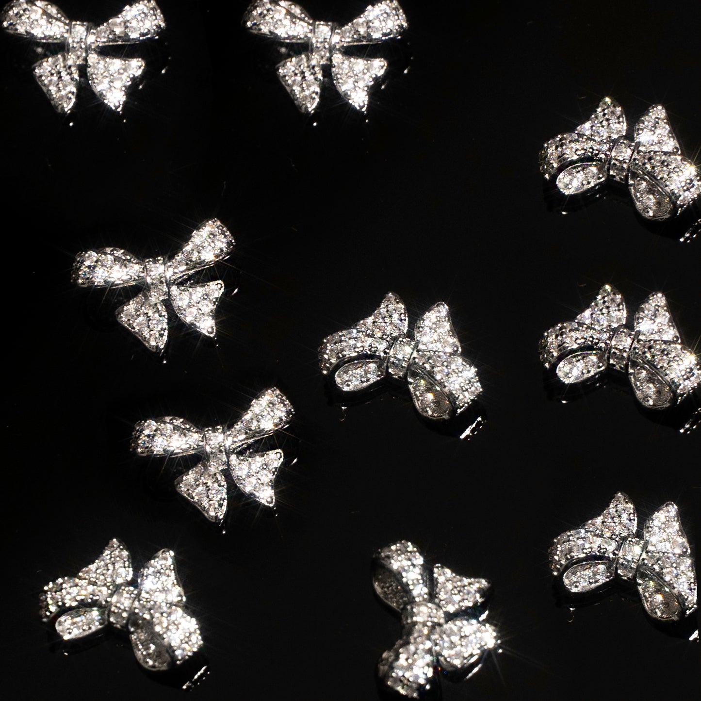 Pequeños lazos de cristal