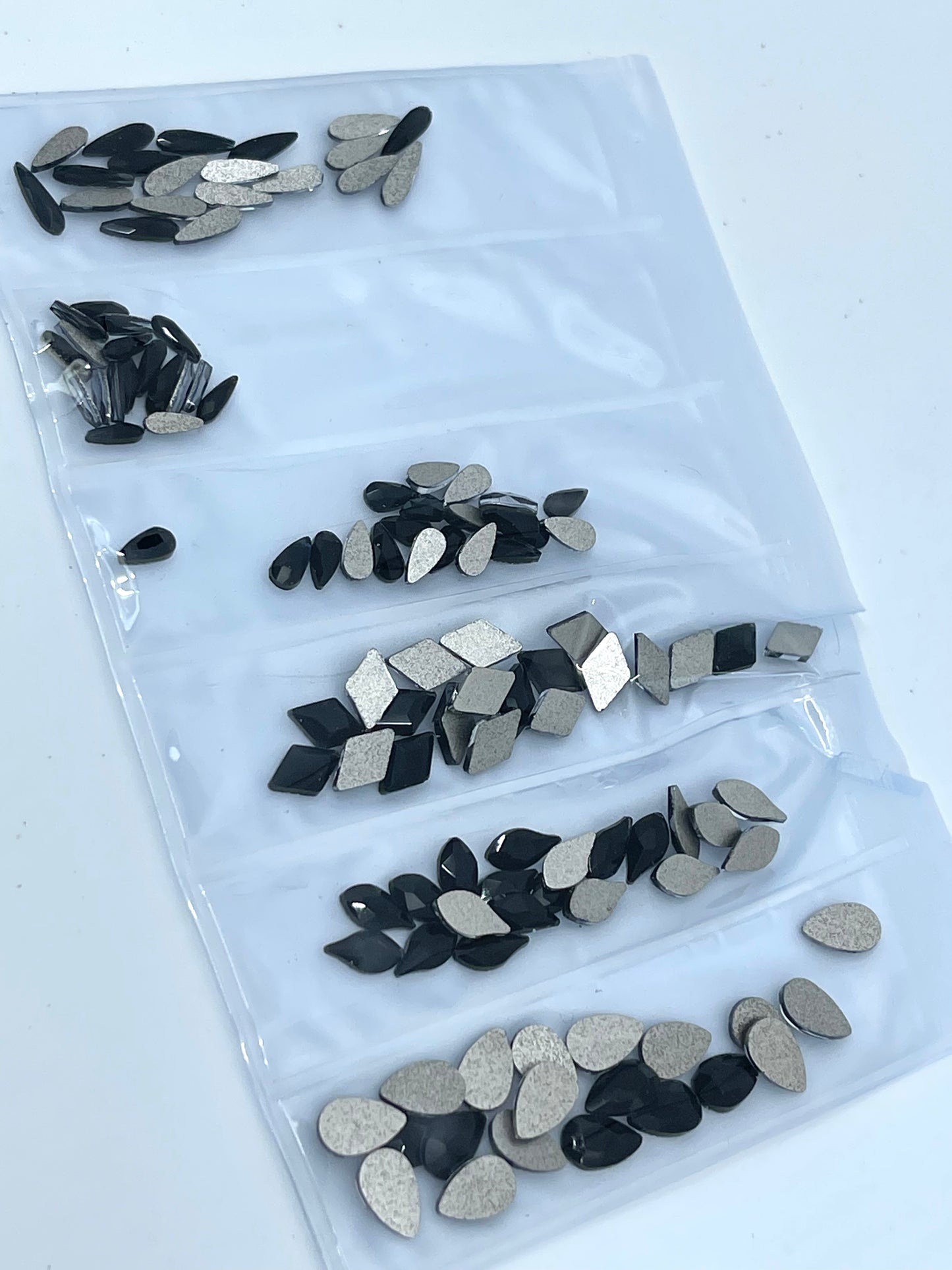 Piedra de imitación negra (lágrima, pera y llama)